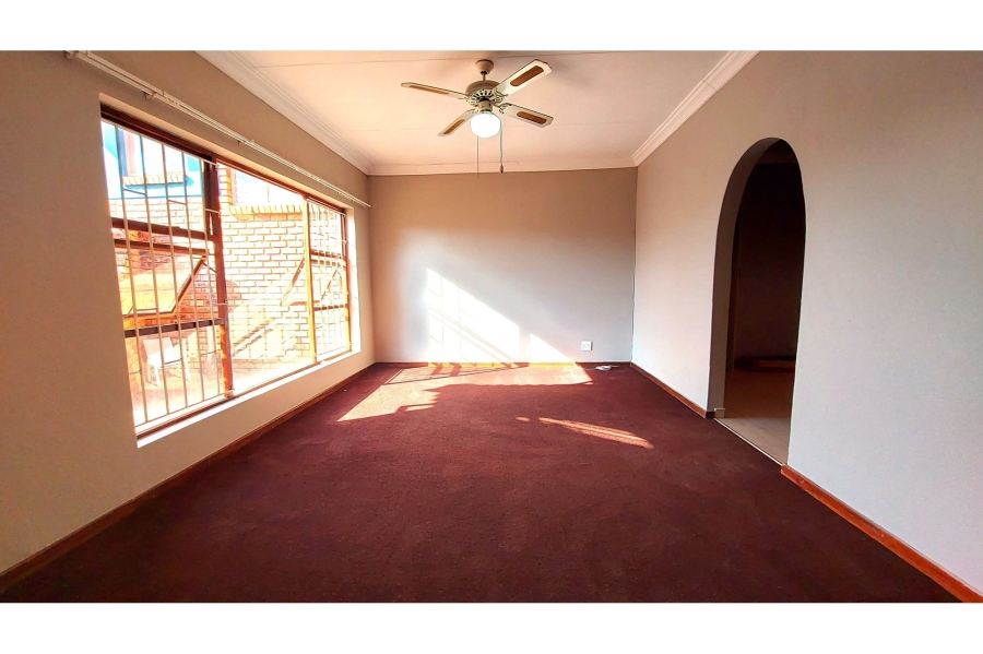 6 Bedroom Property for Sale in Ifafi North West
